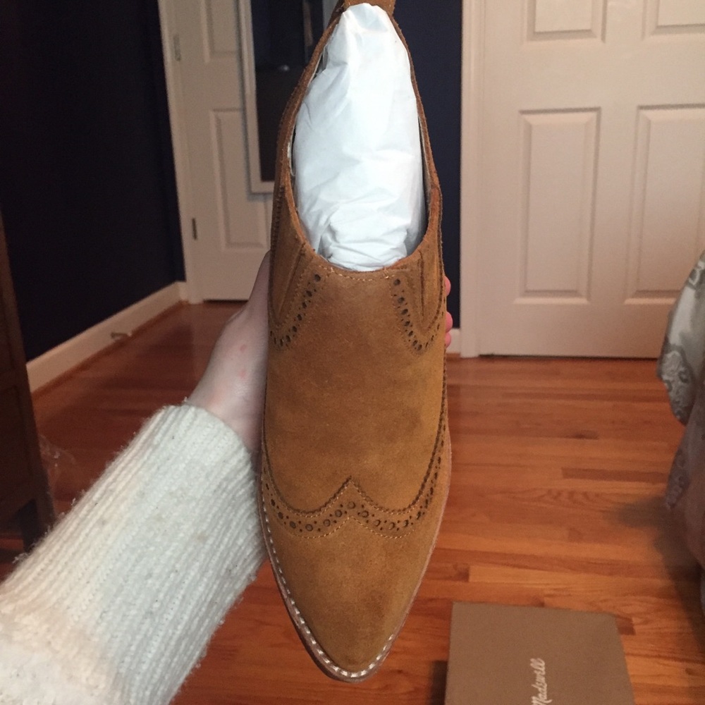 Madewell The Grayson Brogue Chelsea Boot - Picture 4 of 8